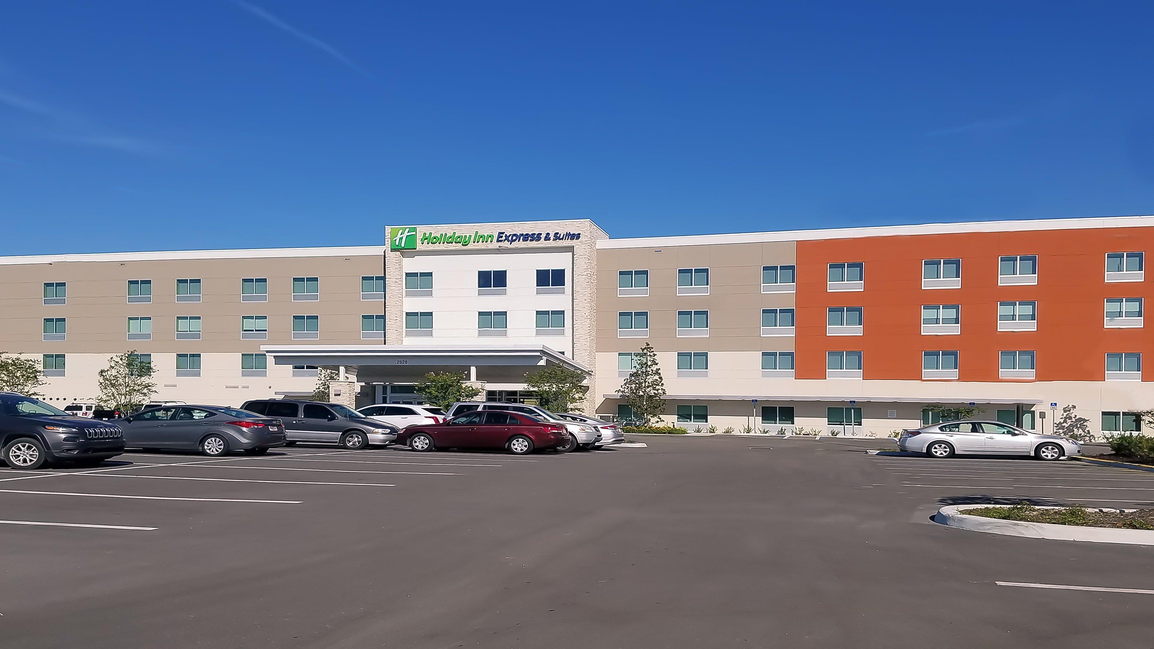 Holiday Inn Express & Suites - Tampa East - Ybor City By Ihg Exterior photo