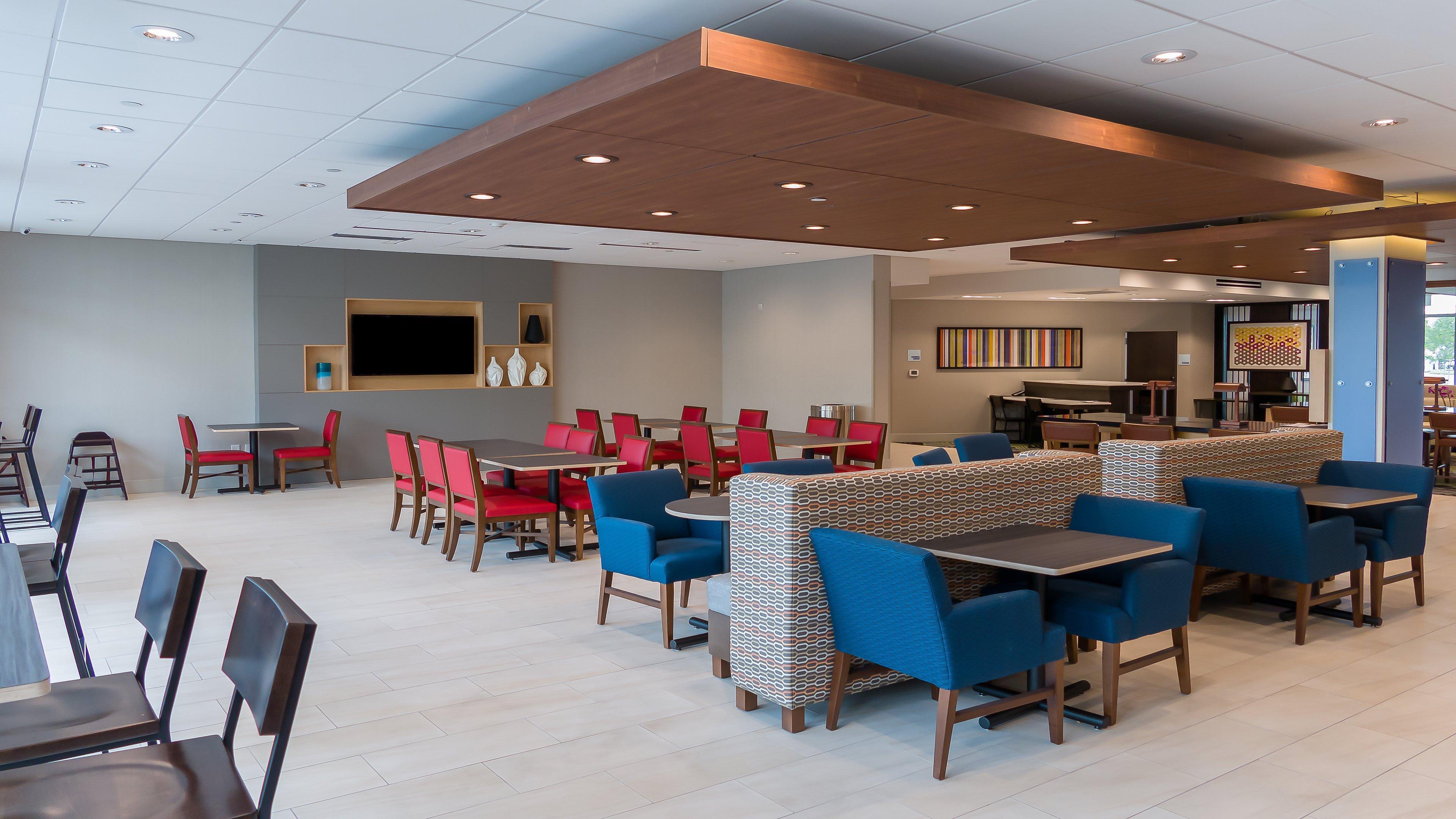 Holiday Inn Express & Suites - Tampa East - Ybor City By Ihg Exterior photo