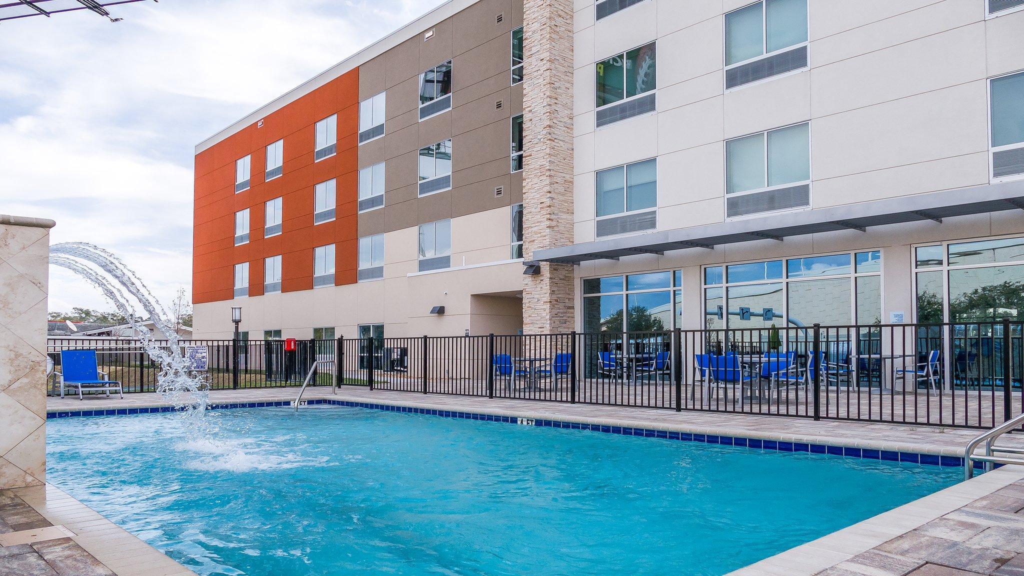 Holiday Inn Express & Suites - Tampa East - Ybor City, An Ihg Hotel Exterior photo